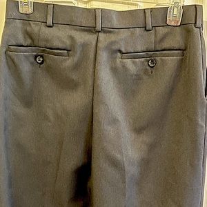 Men’s charcoal dress pants 32 X 32. Worn twice and in excellent condition.